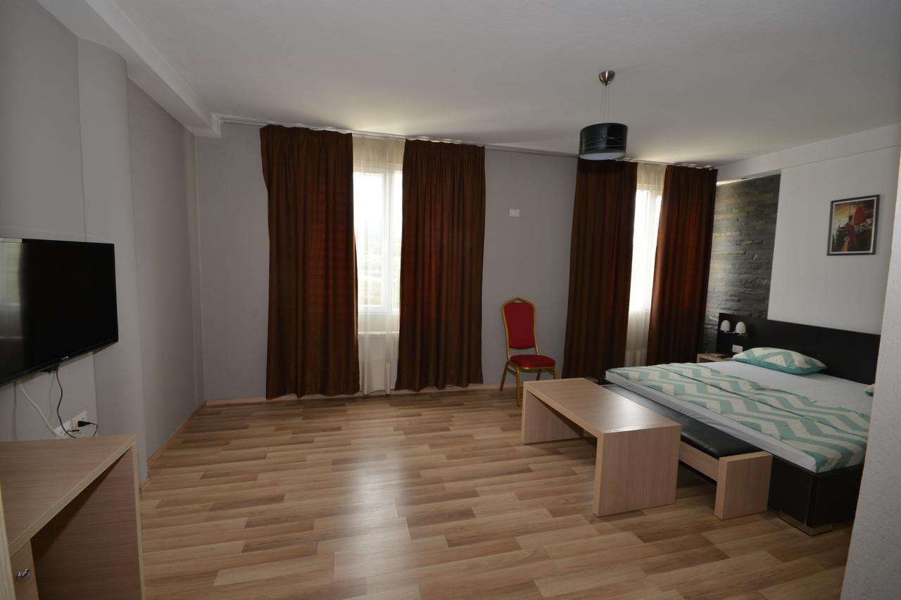 Hotel Veri Peshkopi 외부 사진